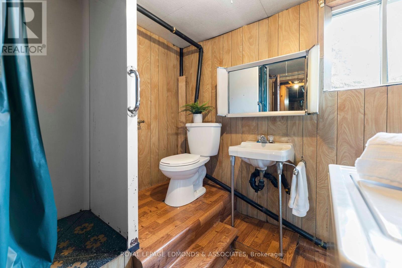 












3433 ROUND LAKE ROAD

,
Killaloe, Hagarty and Richards,




Ontario
K0J2A0

