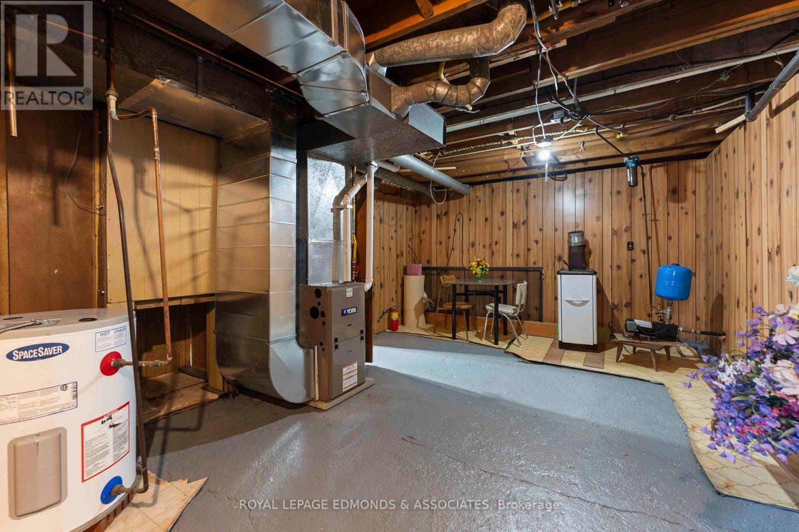 












3433 ROUND LAKE ROAD

,
Killaloe, Hagarty and Richards,




Ontario
K0J2A0


