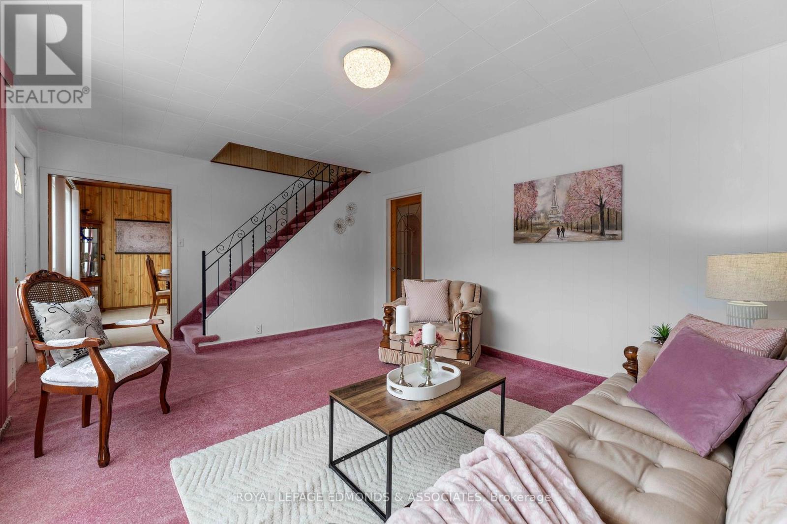 












3433 ROUND LAKE ROAD

,
Killaloe, Hagarty and Richards,




Ontario
K0J2A0

