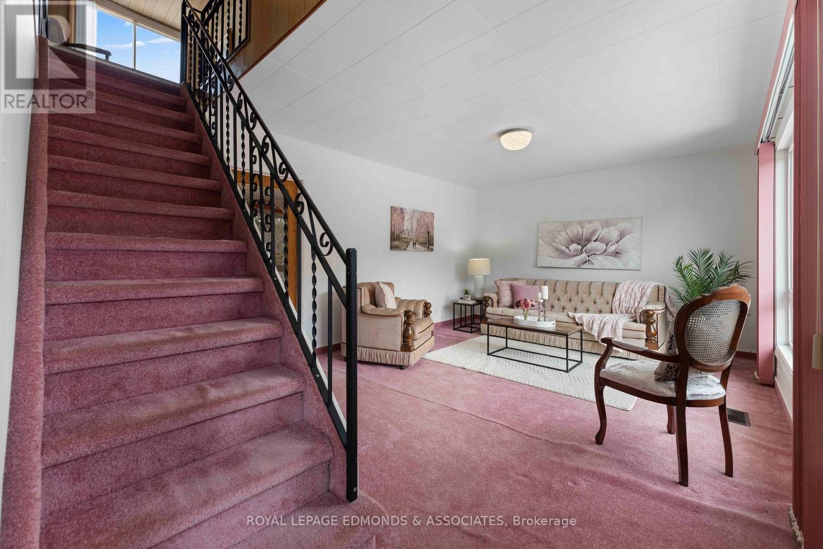 












3433 ROUND LAKE ROAD

,
Killaloe, Hagarty and Richards,




Ontario
K0J2A0

