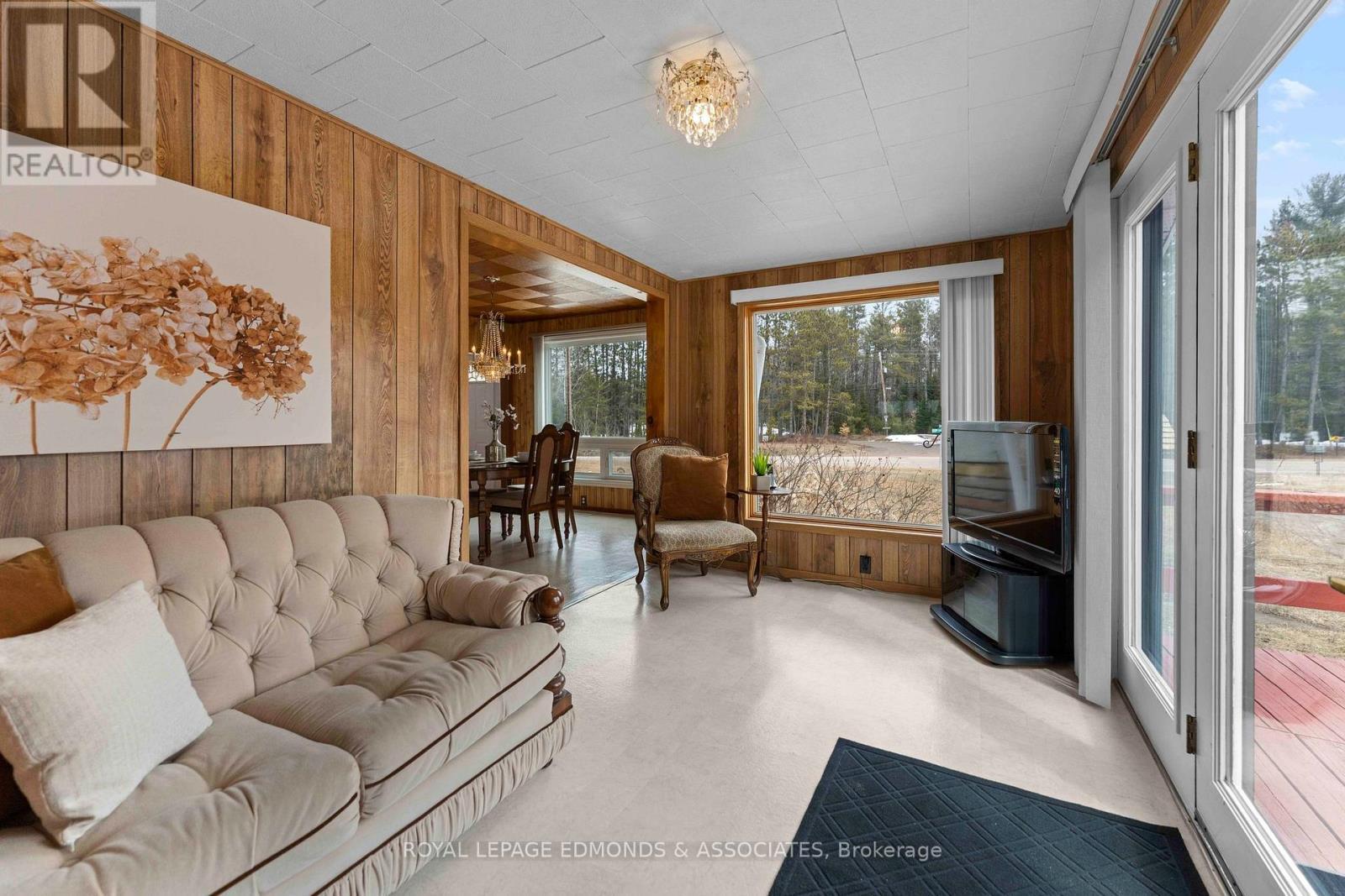 












3433 ROUND LAKE ROAD

,
Killaloe, Hagarty and Richards,




Ontario
K0J2A0

