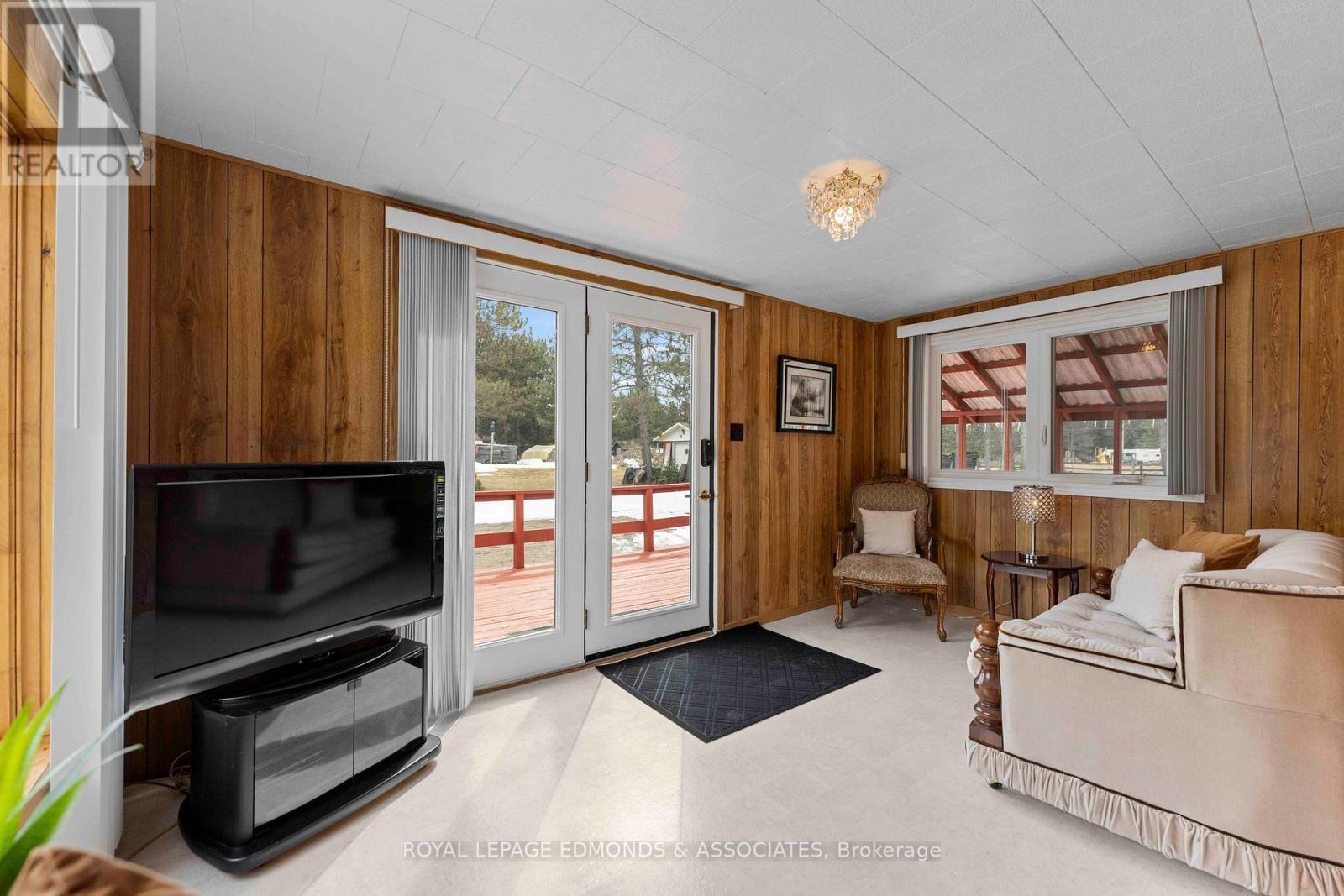 












3433 ROUND LAKE ROAD

,
Killaloe, Hagarty and Richards,




Ontario
K0J2A0

