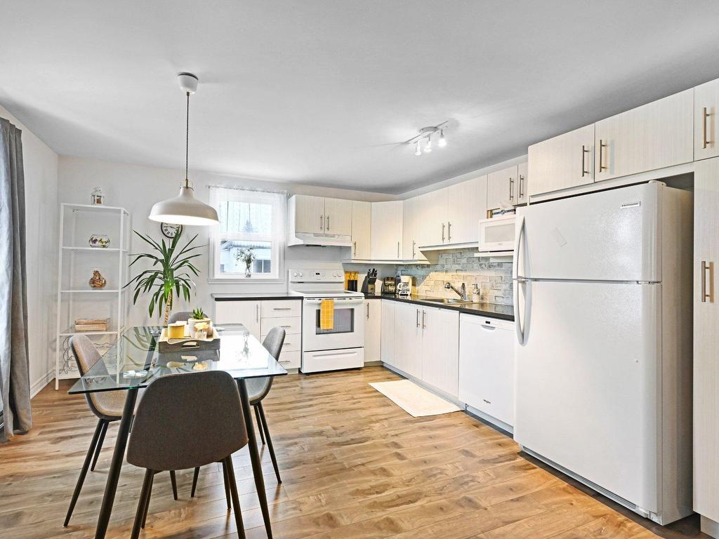









14

 - 16


Rue Bouthillier N.

,
Saint-Jean-sur-Richelieu,




QC
J3B5X8

