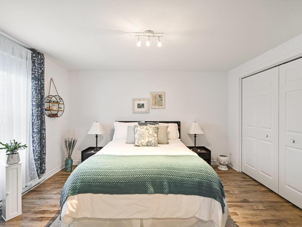









14

 - 16


Rue Bouthillier N.

,
Saint-Jean-sur-Richelieu,




QC
J3B5X8

