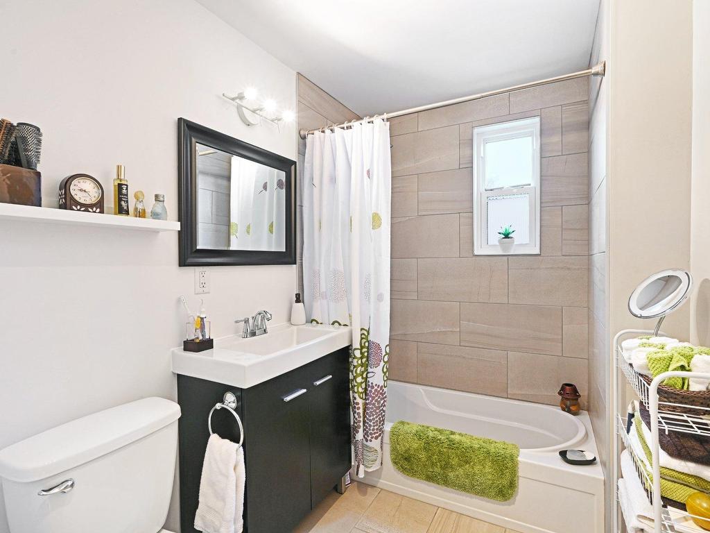 









14

 - 16


Rue Bouthillier N.

,
Saint-Jean-sur-Richelieu,




QC
J3B5X8


