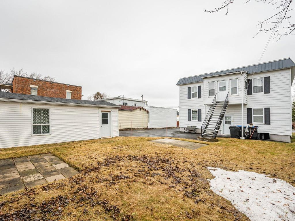 









14

 - 16


Rue Bouthillier N.

,
Saint-Jean-sur-Richelieu,




QC
J3B5X8

