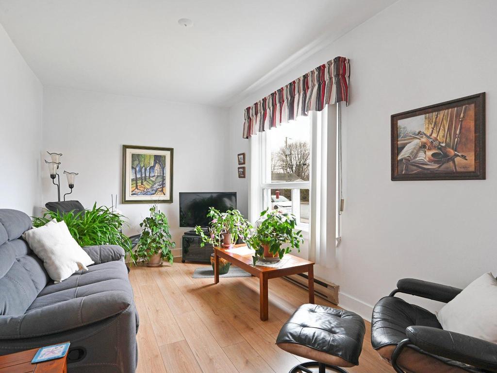 









14

 - 16


Rue Bouthillier N.

,
Saint-Jean-sur-Richelieu,




QC
J3B5X8

