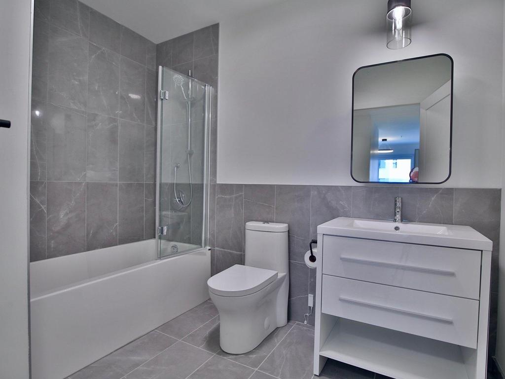 









2000


Rue Benoit

, 303,
Saint-Bruno-de-Montarville,




QC
J3V6N5

