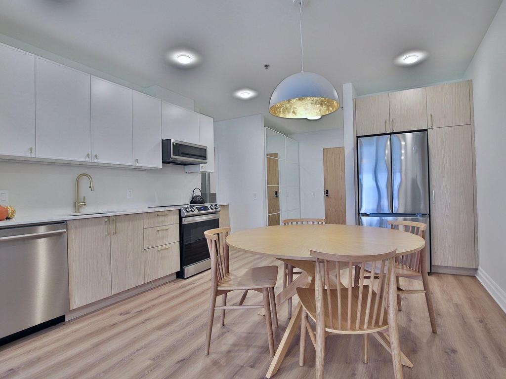 









2000


Rue Benoit

, 303,
Saint-Bruno-de-Montarville,




QC
J3V6N5

