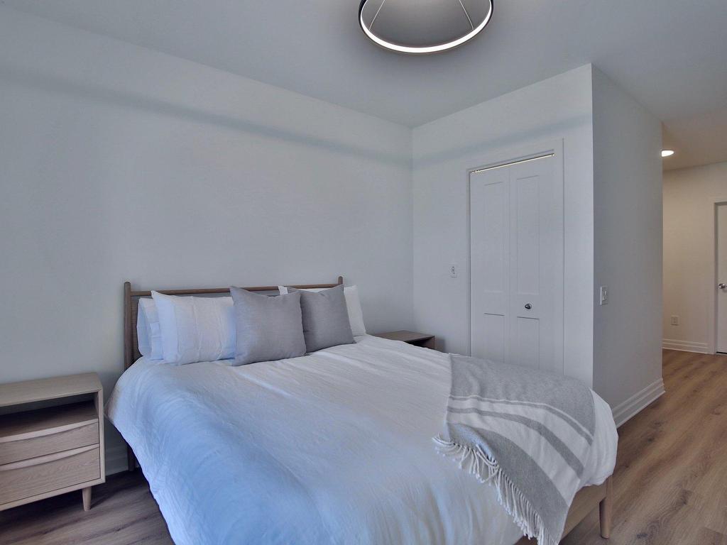 









2000


Rue Benoit

, 303,
Saint-Bruno-de-Montarville,




QC
J3V6N5

