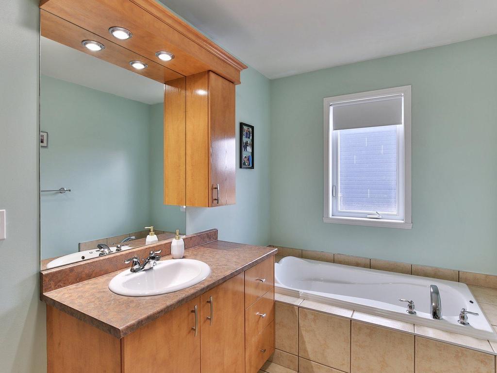 









286


Rue Vivaldi

,
Saint-Jean-sur-Richelieu,




QC
J3B0A4

