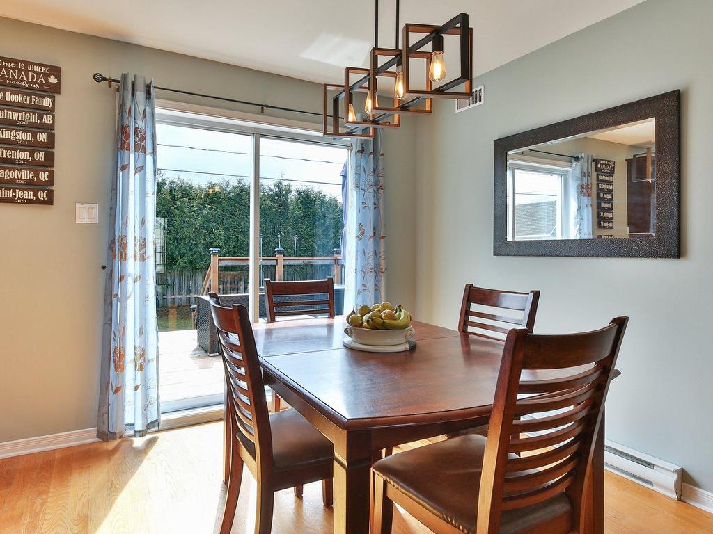 









286


Rue Vivaldi

,
Saint-Jean-sur-Richelieu,




QC
J3B0A4

