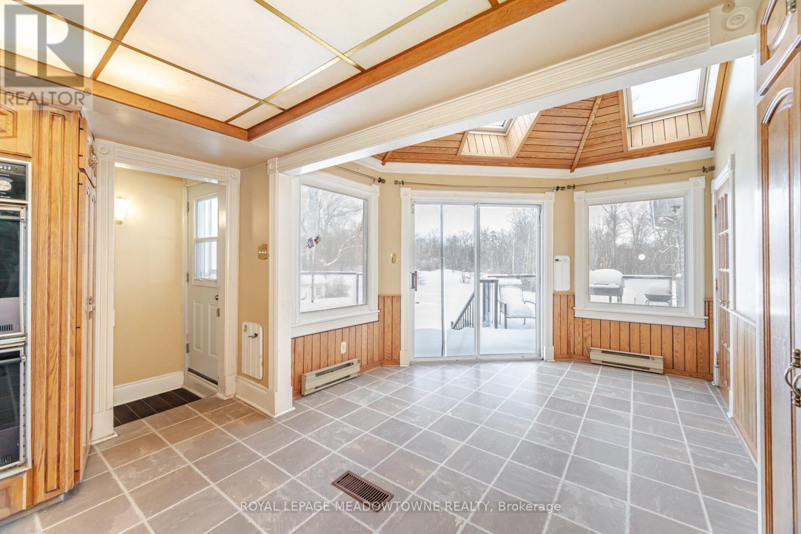












11255 REGIONAL ROAD 25 ROAD

,
Halton Hills,




Ontario
L7J2M1

