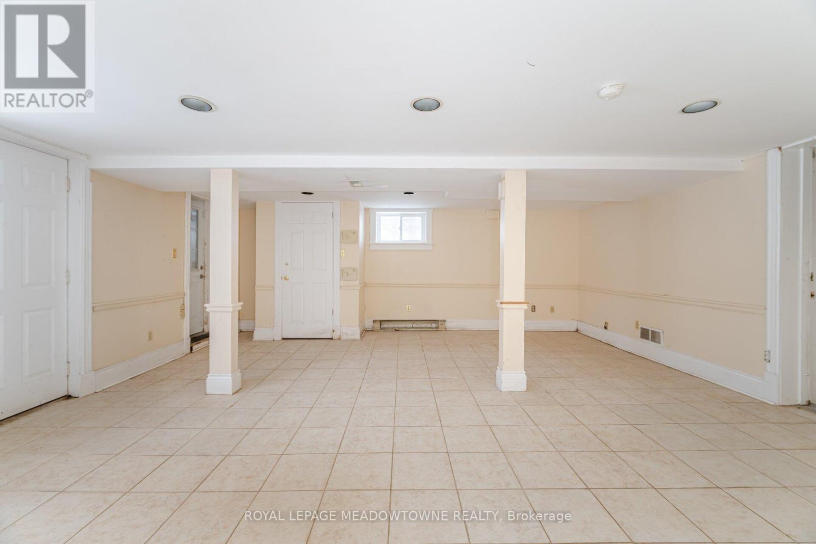 












11255 REGIONAL ROAD 25 ROAD

,
Halton Hills,




Ontario
L7J2M1

