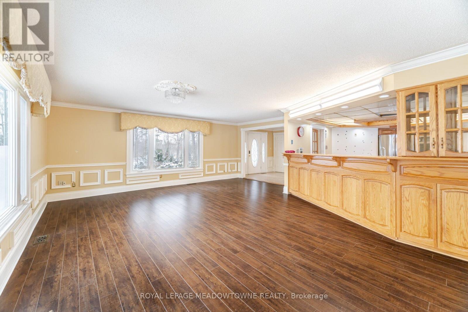 












11255 REGIONAL ROAD 25 ROAD

,
Halton Hills,




Ontario
L7J2M1

