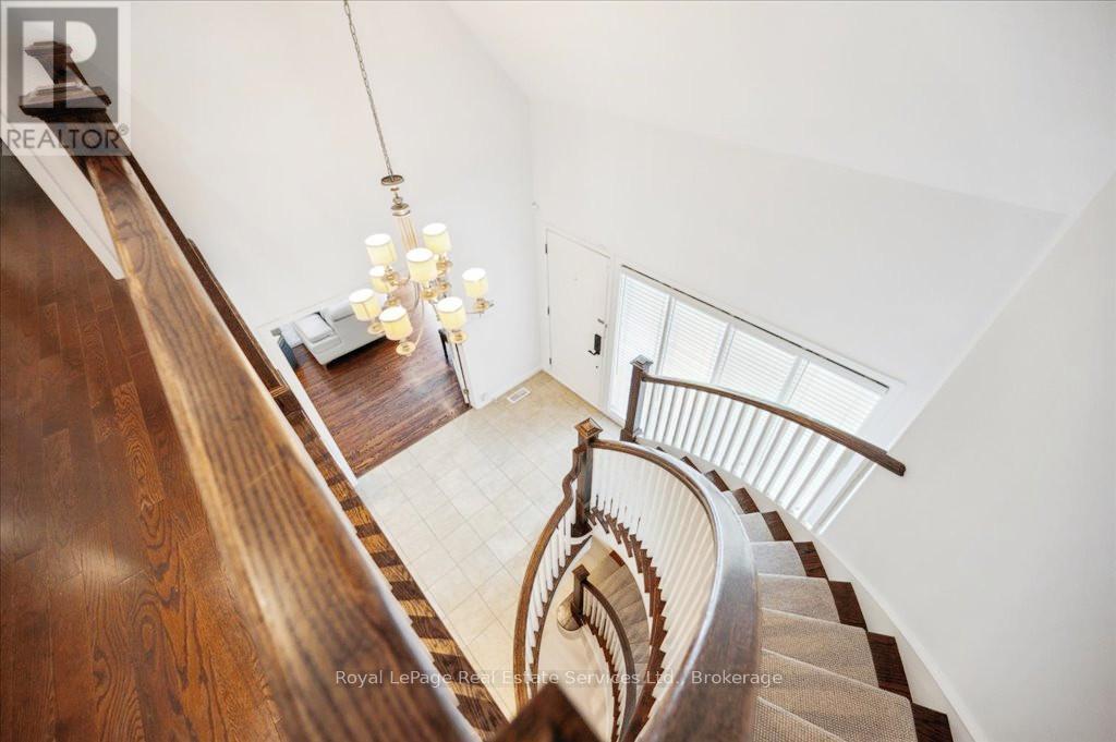 












234 CARDINAL DRIVE

,
Oakville (MO Morrison),




Ontario
L6J4P2

