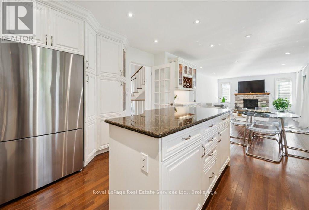 












234 CARDINAL DRIVE

,
Oakville (MO Morrison),




Ontario
L6J4P2

