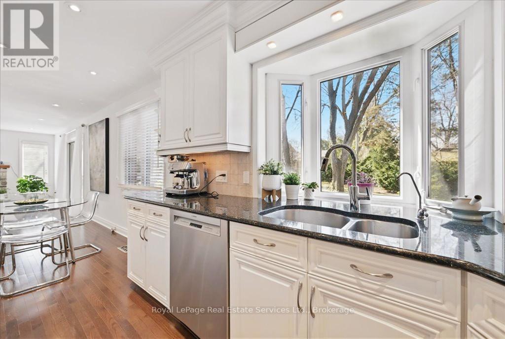 












234 CARDINAL DRIVE

,
Oakville (MO Morrison),




Ontario
L6J4P2

