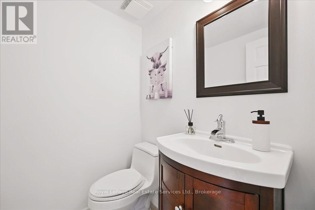 












234 CARDINAL DRIVE

,
Oakville (MO Morrison),




Ontario
L6J4P2

