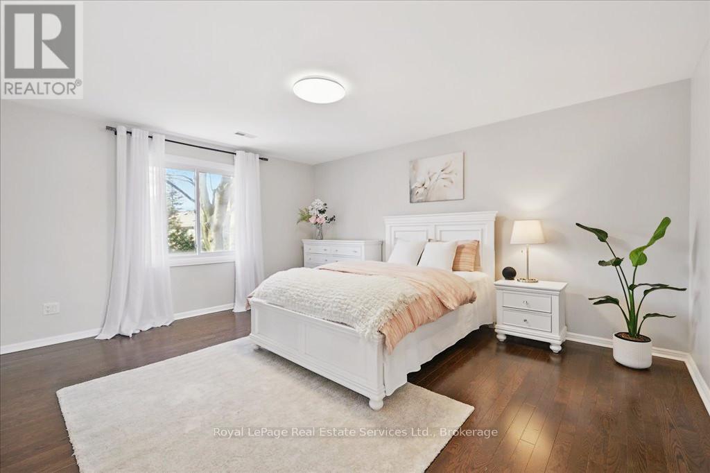 












234 CARDINAL DRIVE

,
Oakville (MO Morrison),




Ontario
L6J4P2

