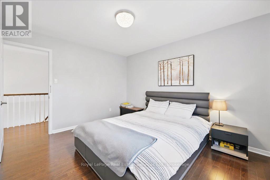 












234 CARDINAL DRIVE

,
Oakville (MO Morrison),




Ontario
L6J4P2

