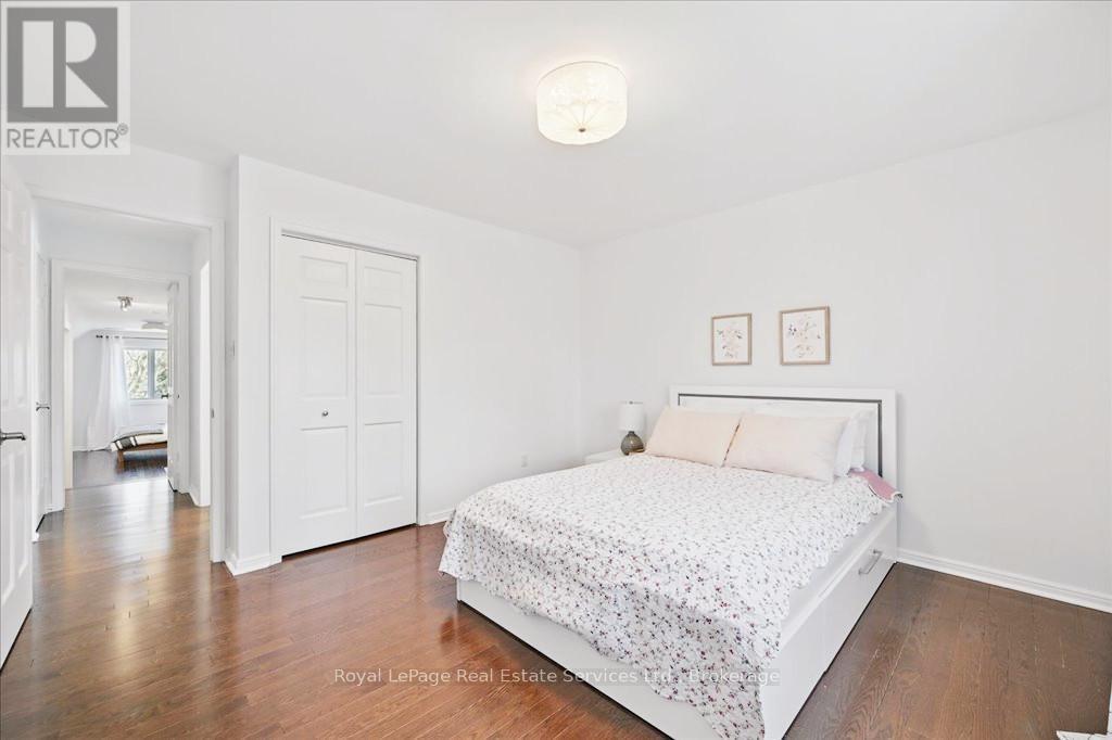 












234 CARDINAL DRIVE

,
Oakville (MO Morrison),




Ontario
L6J4P2

