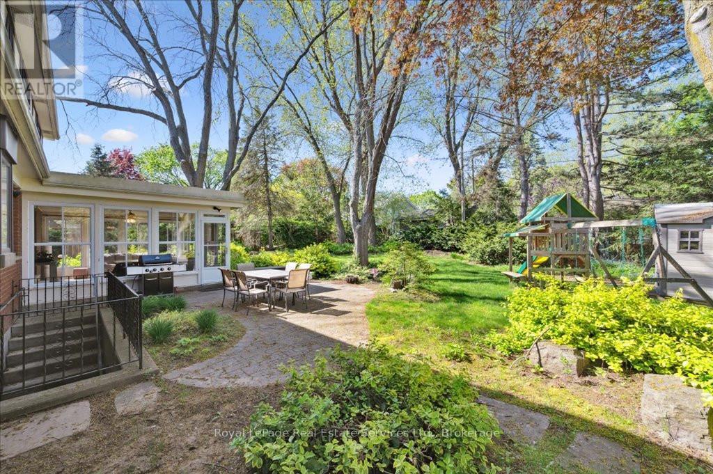 












234 CARDINAL DRIVE

,
Oakville (MO Morrison),




Ontario
L6J4P2

