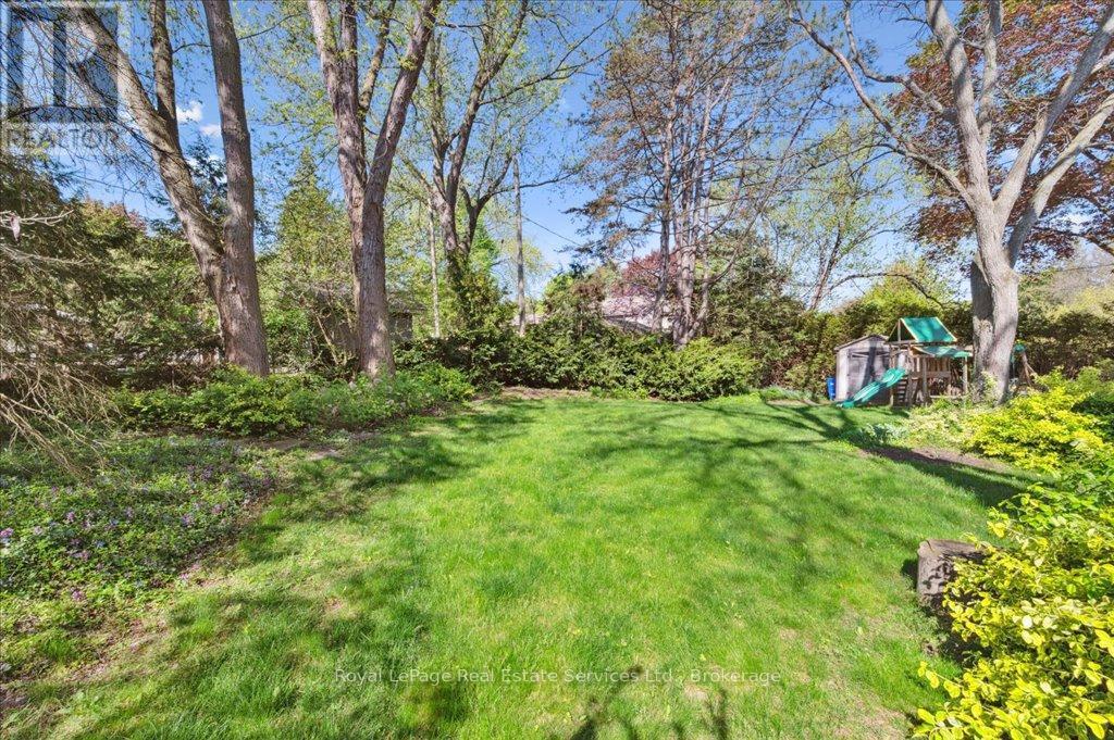 












234 CARDINAL DRIVE

,
Oakville (MO Morrison),




Ontario
L6J4P2

