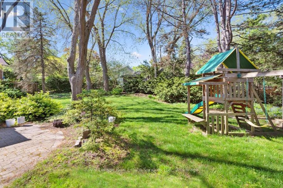 












234 CARDINAL DRIVE

,
Oakville (MO Morrison),




Ontario
L6J4P2

