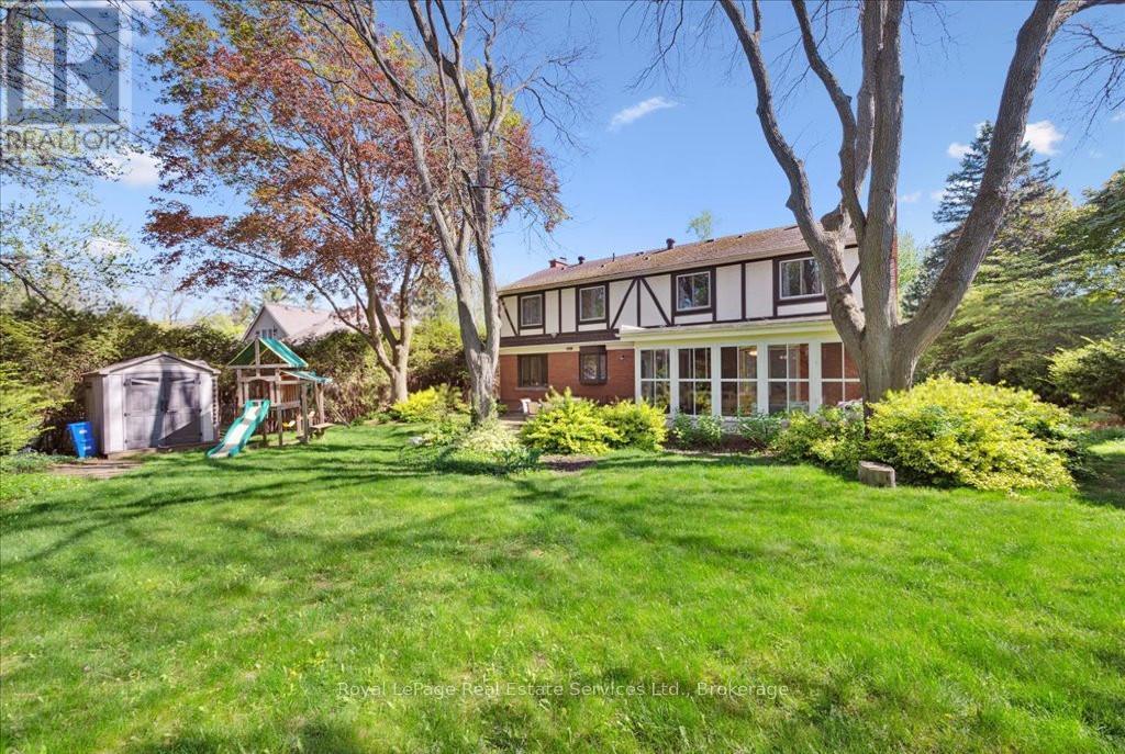 












234 CARDINAL DRIVE

,
Oakville (MO Morrison),




Ontario
L6J4P2

