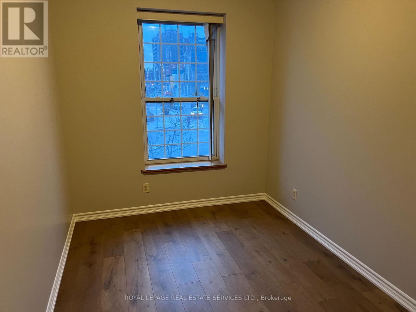 












205 - 51 WYNDHAM STREET

,
Guelph,




Ontario
N1H4E4

