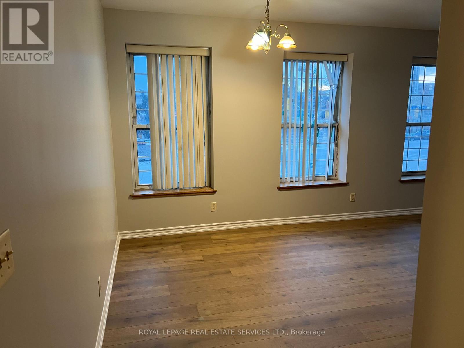 












205 - 51 WYNDHAM STREET

,
Guelph,




Ontario
N1H4E4

