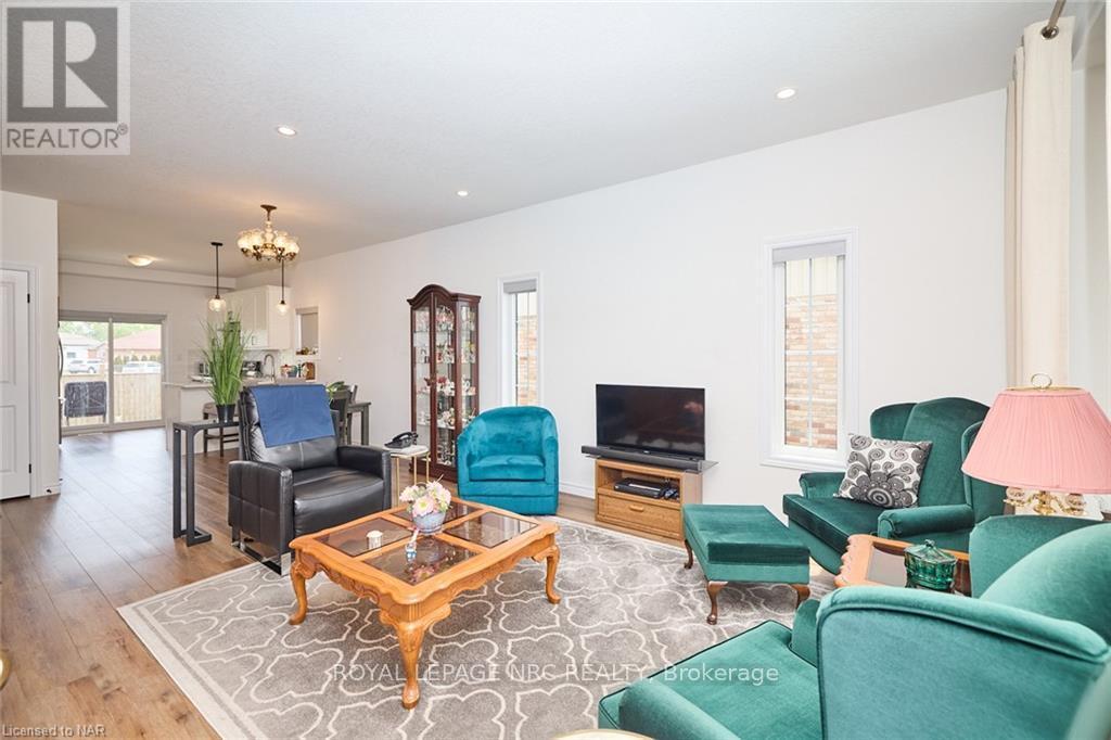 












8 KING STREET

,
Fort Erie (Lakeshore),




Ontario
L2A0C6


