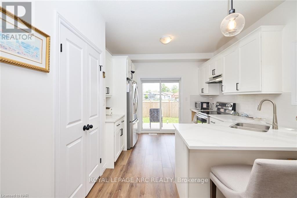 












8 KING STREET

,
Fort Erie (Lakeshore),




Ontario
L2A0C6

