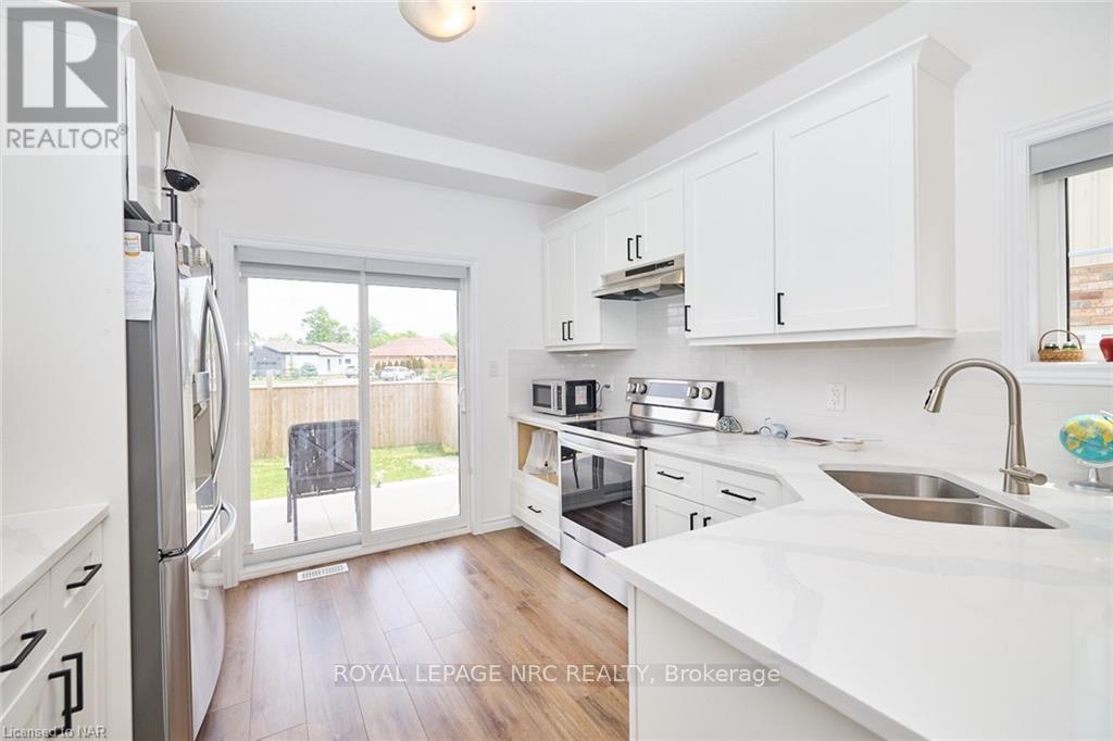 












8 KING STREET

,
Fort Erie (Lakeshore),




Ontario
L2A0C6

