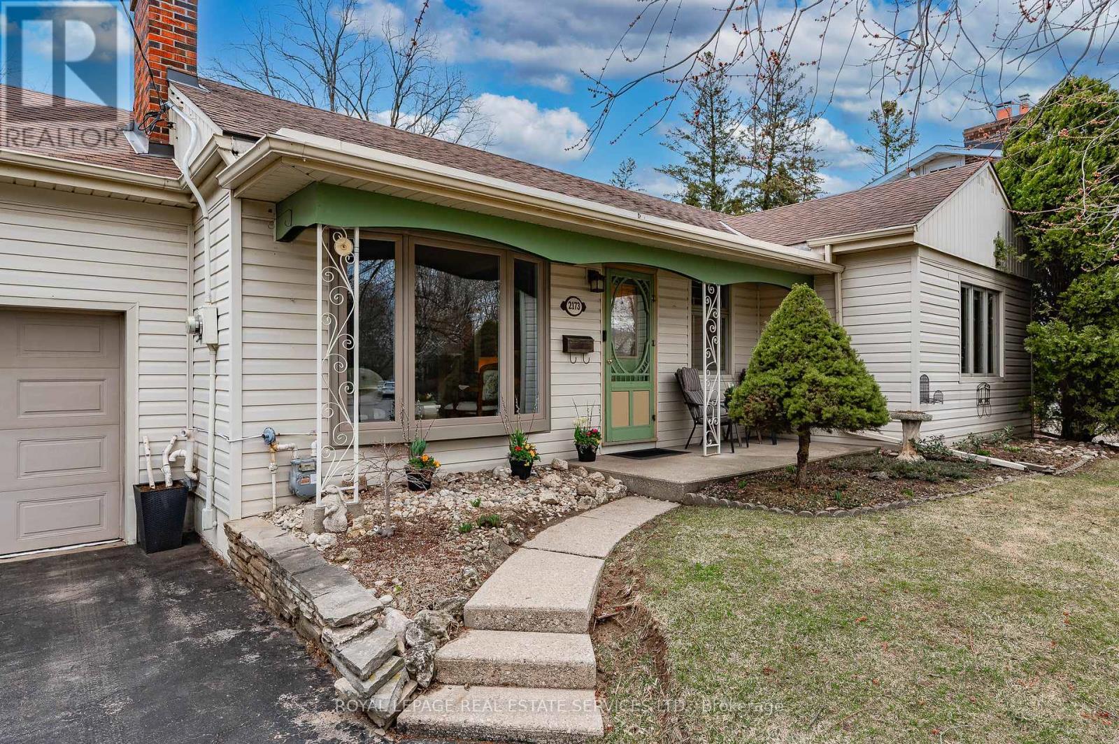 












2173 DEYNCOURT DRIVE

,
Burlington,




Ontario
L7R1W2

