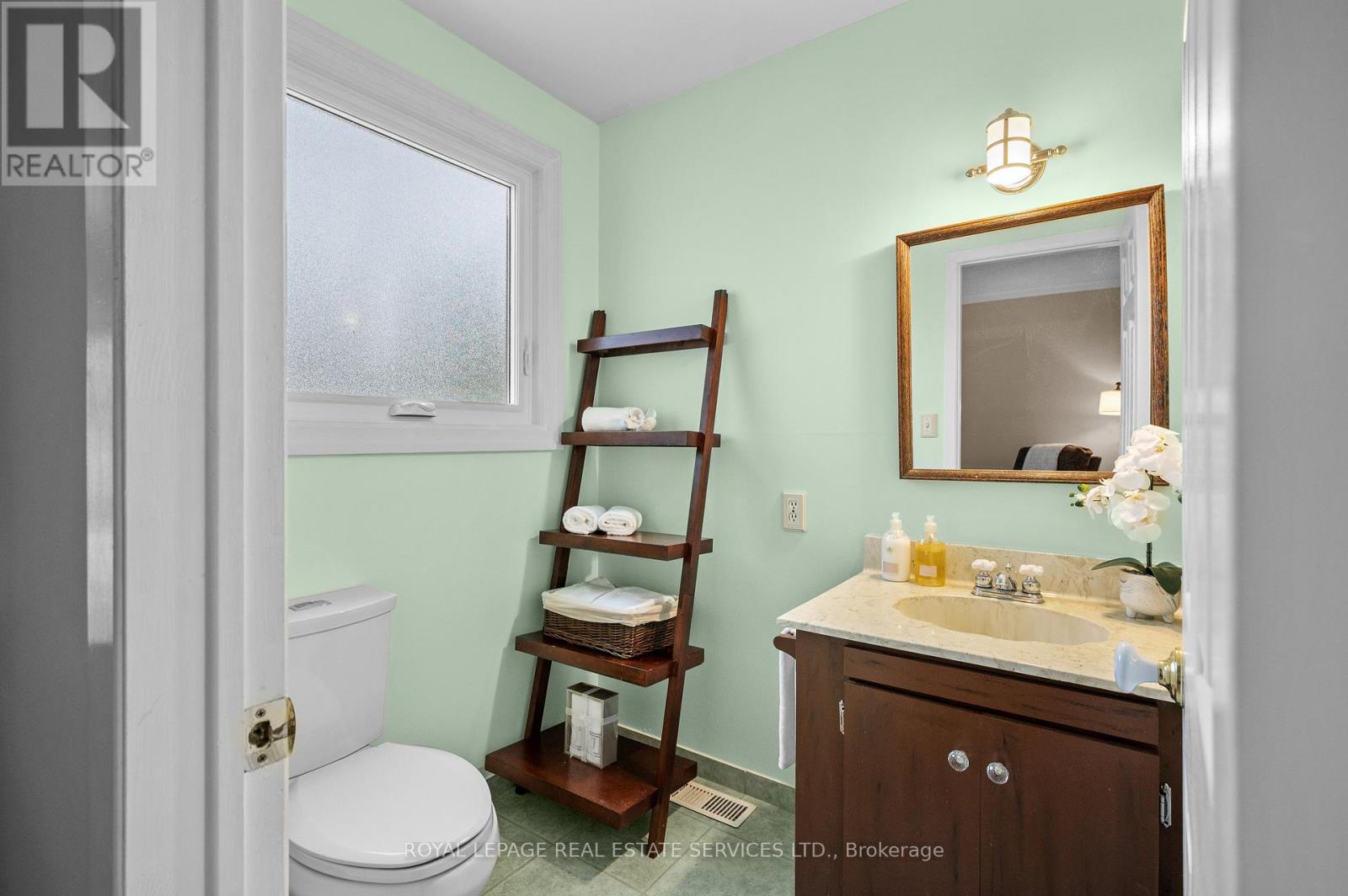 












2173 DEYNCOURT DRIVE

,
Burlington,




Ontario
L7R1W2

