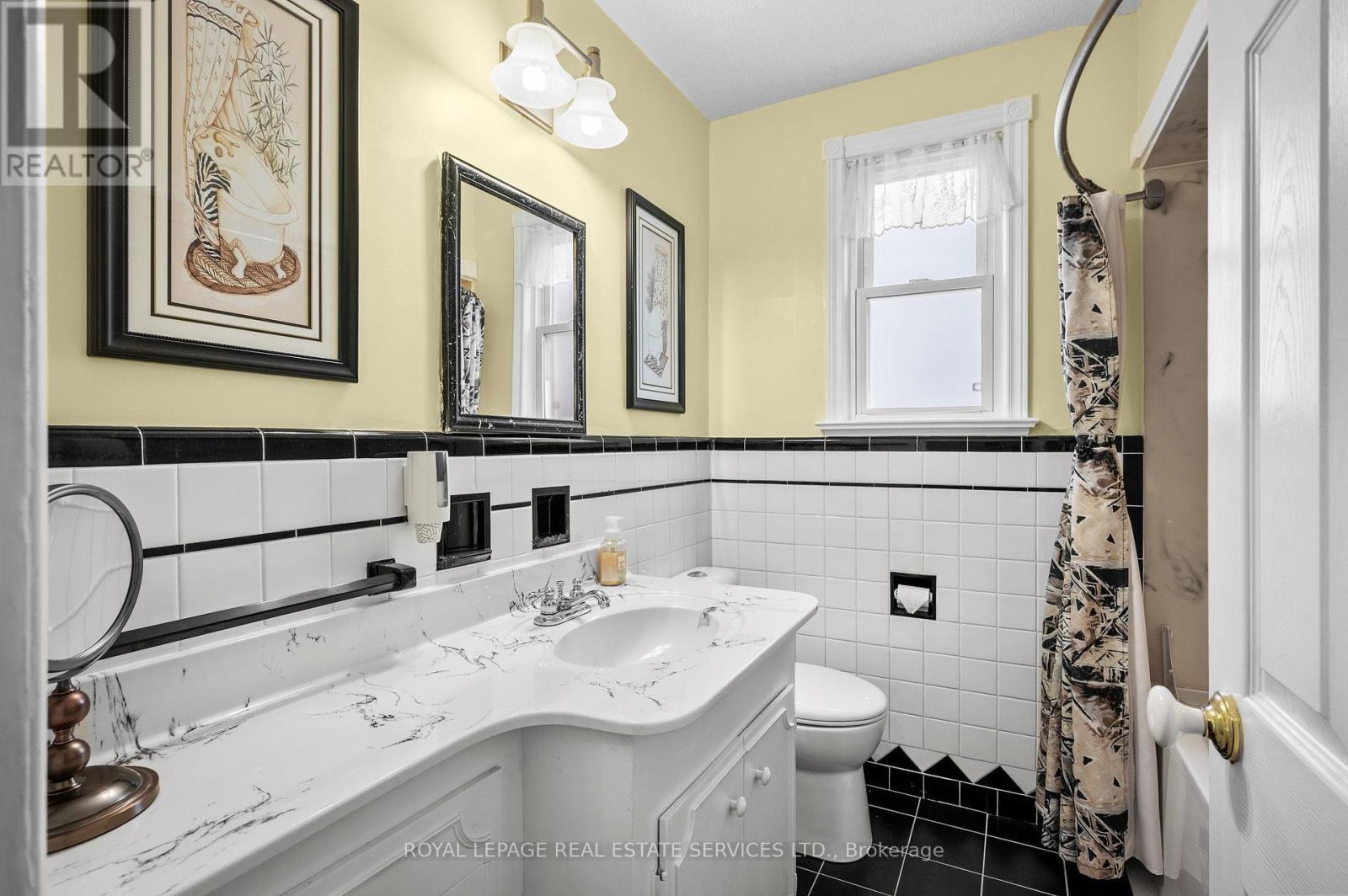 












2173 DEYNCOURT DRIVE

,
Burlington,




Ontario
L7R1W2

