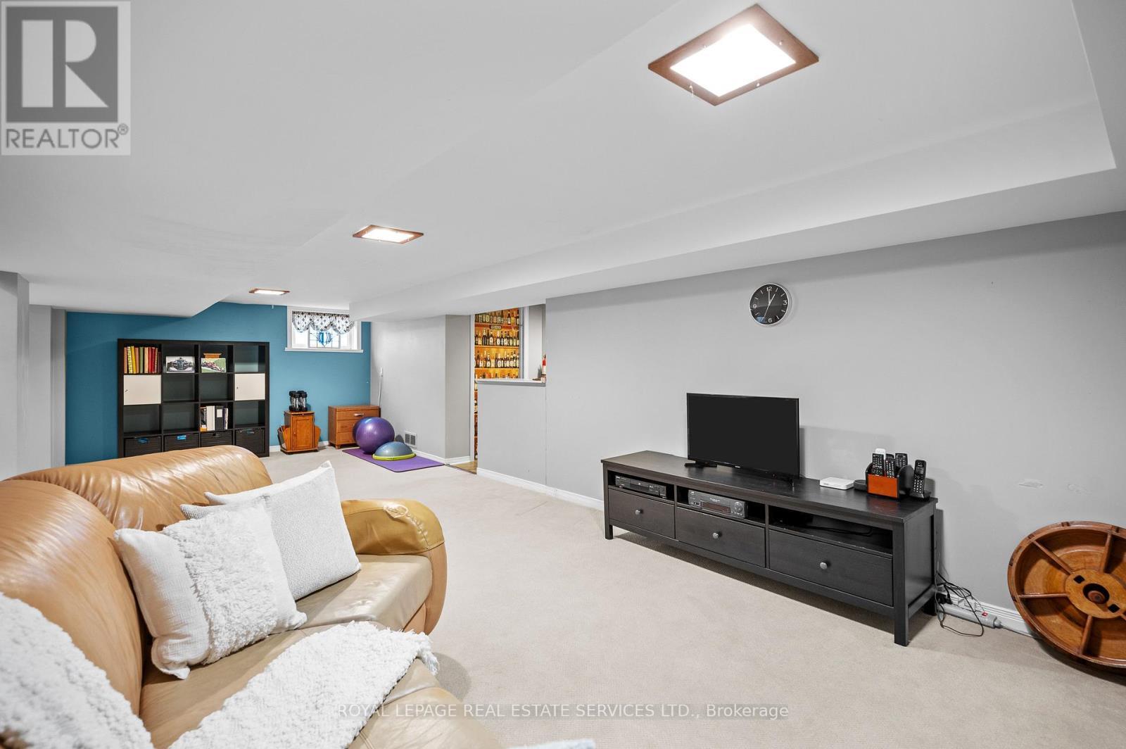 












2173 DEYNCOURT DRIVE

,
Burlington,




Ontario
L7R1W2

