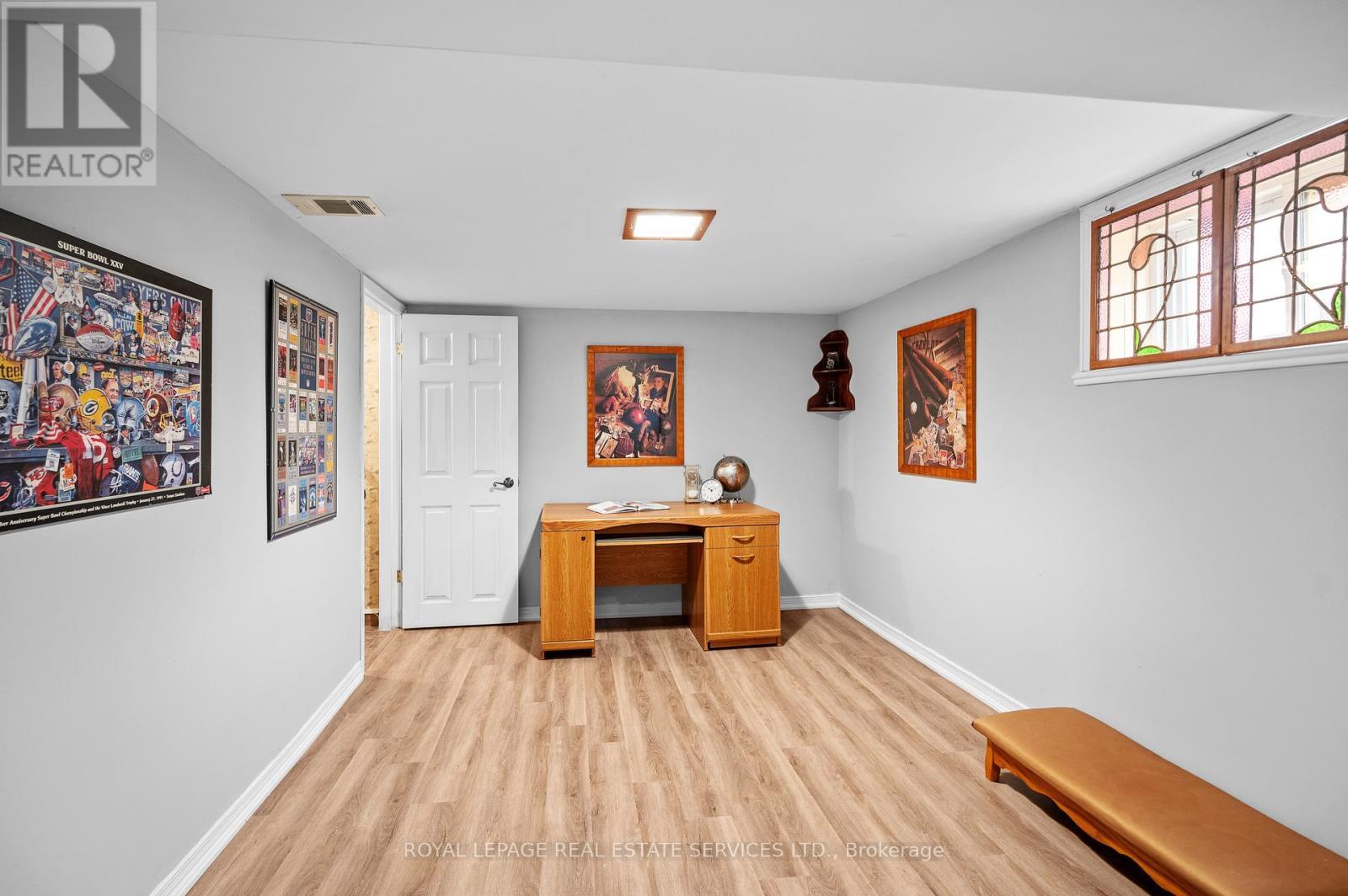 












2173 DEYNCOURT DRIVE

,
Burlington,




Ontario
L7R1W2

