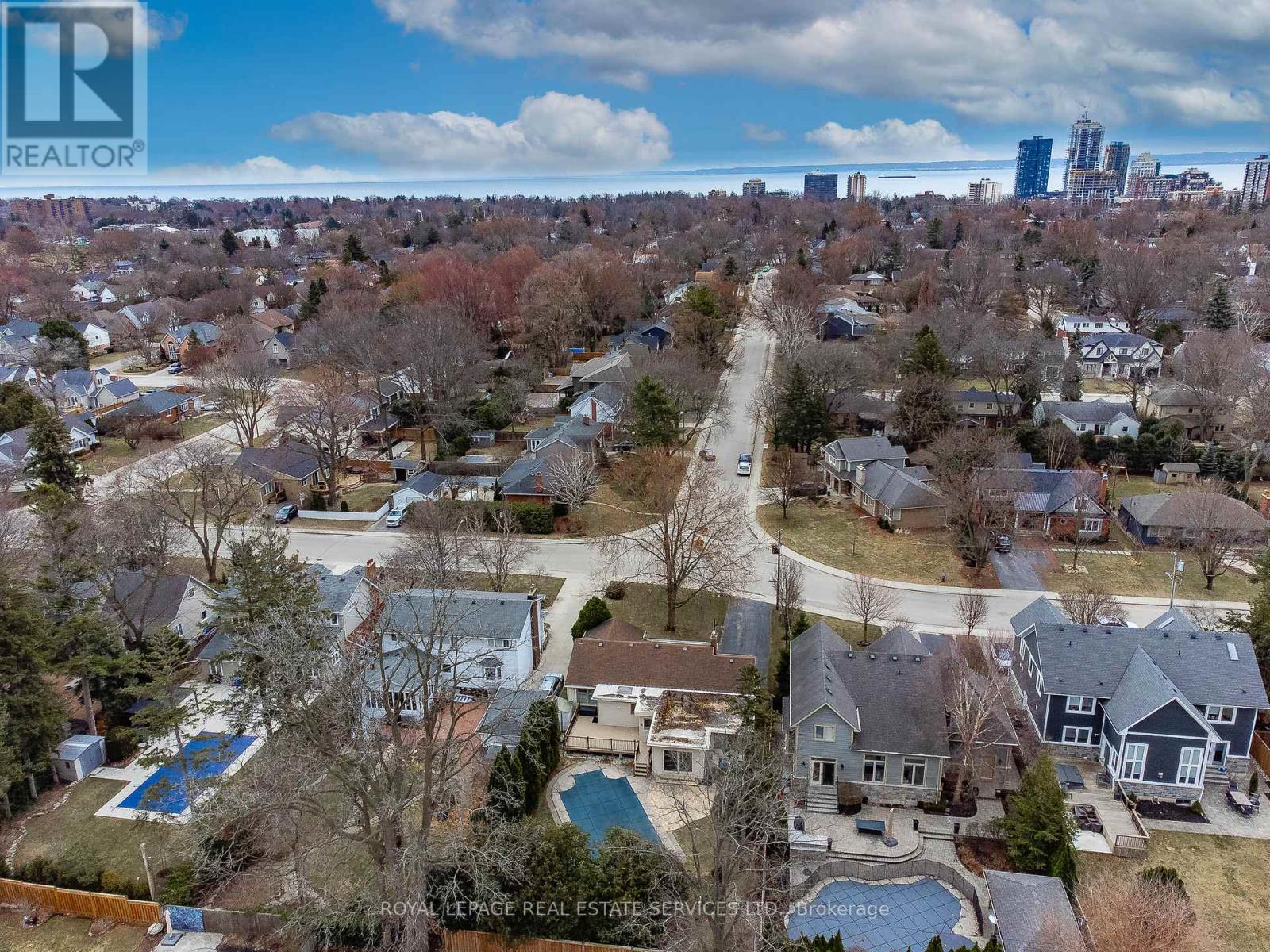 












2173 DEYNCOURT DRIVE

,
Burlington,




Ontario
L7R1W2

