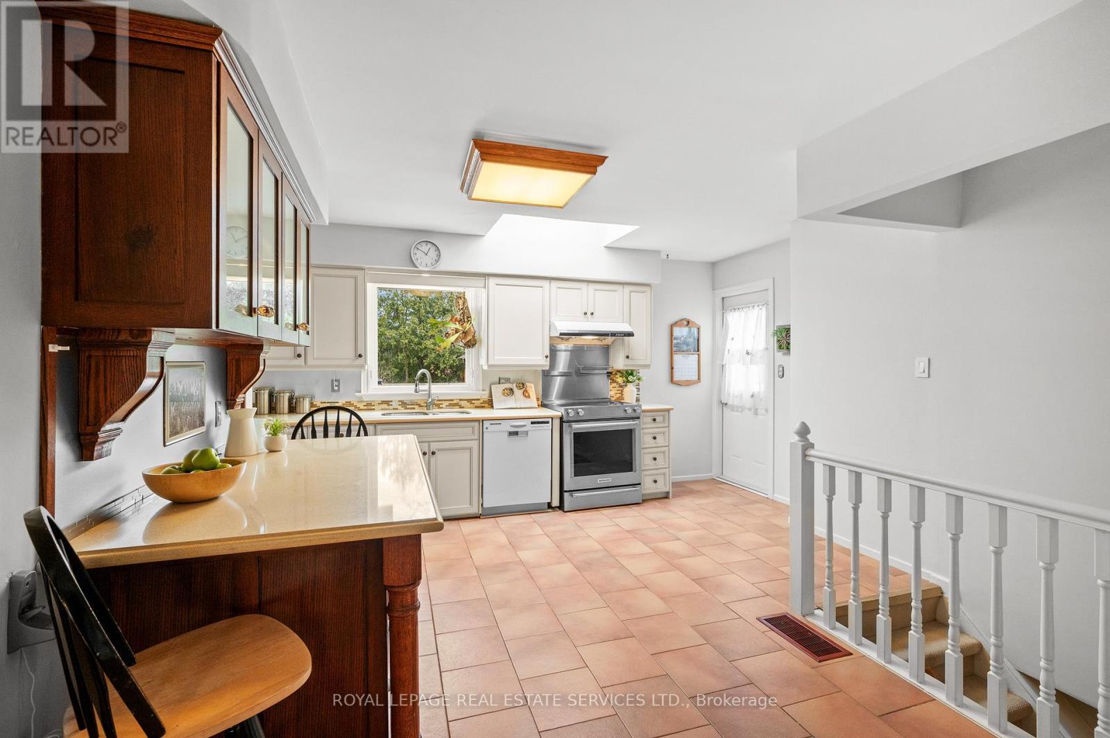 












2173 DEYNCOURT DRIVE

,
Burlington,




Ontario
L7R1W2

