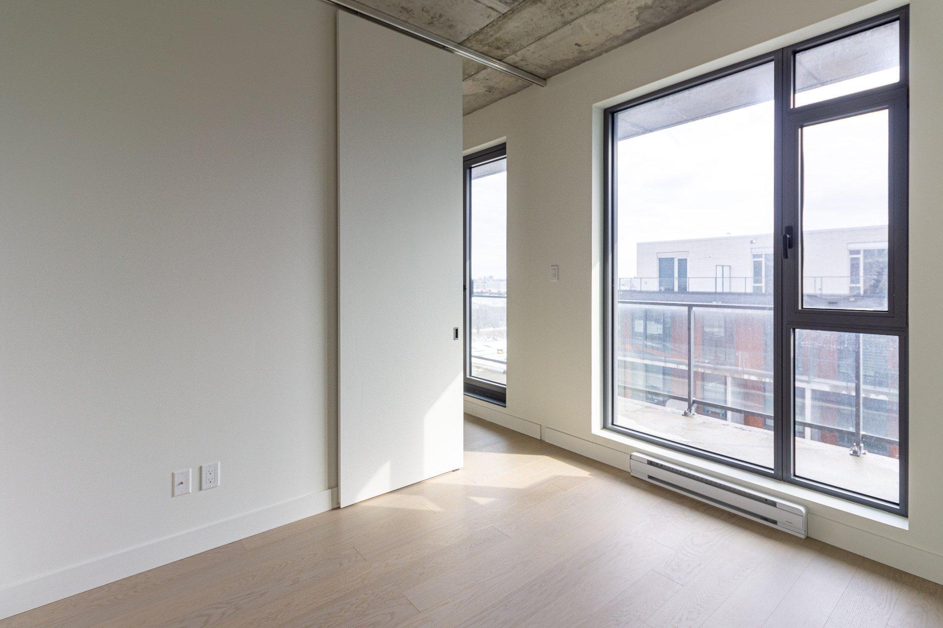 









200


Boul. Marcel-Laurin

, 709,
Montréal (Saint-Laurent),




QC
H4M0B1

