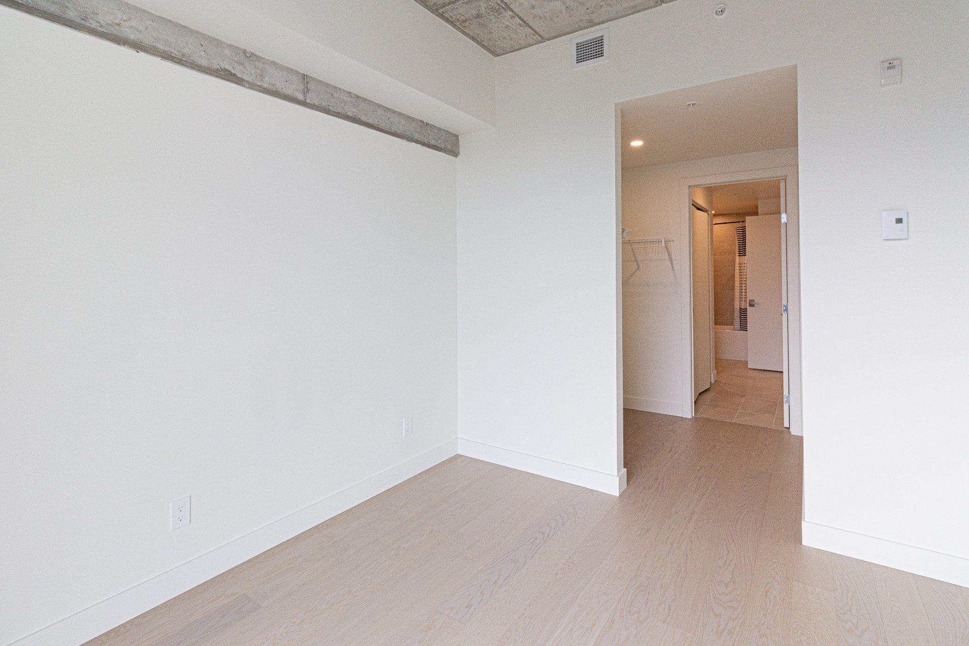 









200


Boul. Marcel-Laurin

, 709,
Montréal (Saint-Laurent),




QC
H4M0B1

