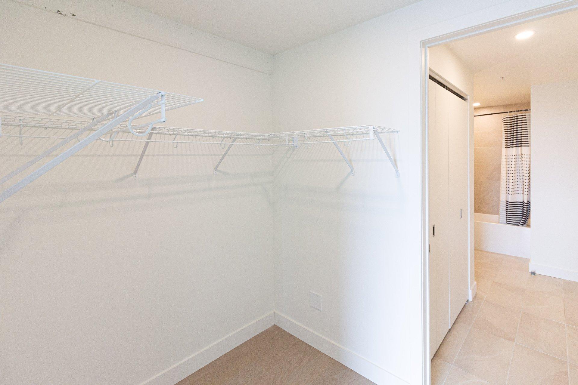 









200


Boul. Marcel-Laurin

, 709,
Montréal (Saint-Laurent),




QC
H4M0B1

