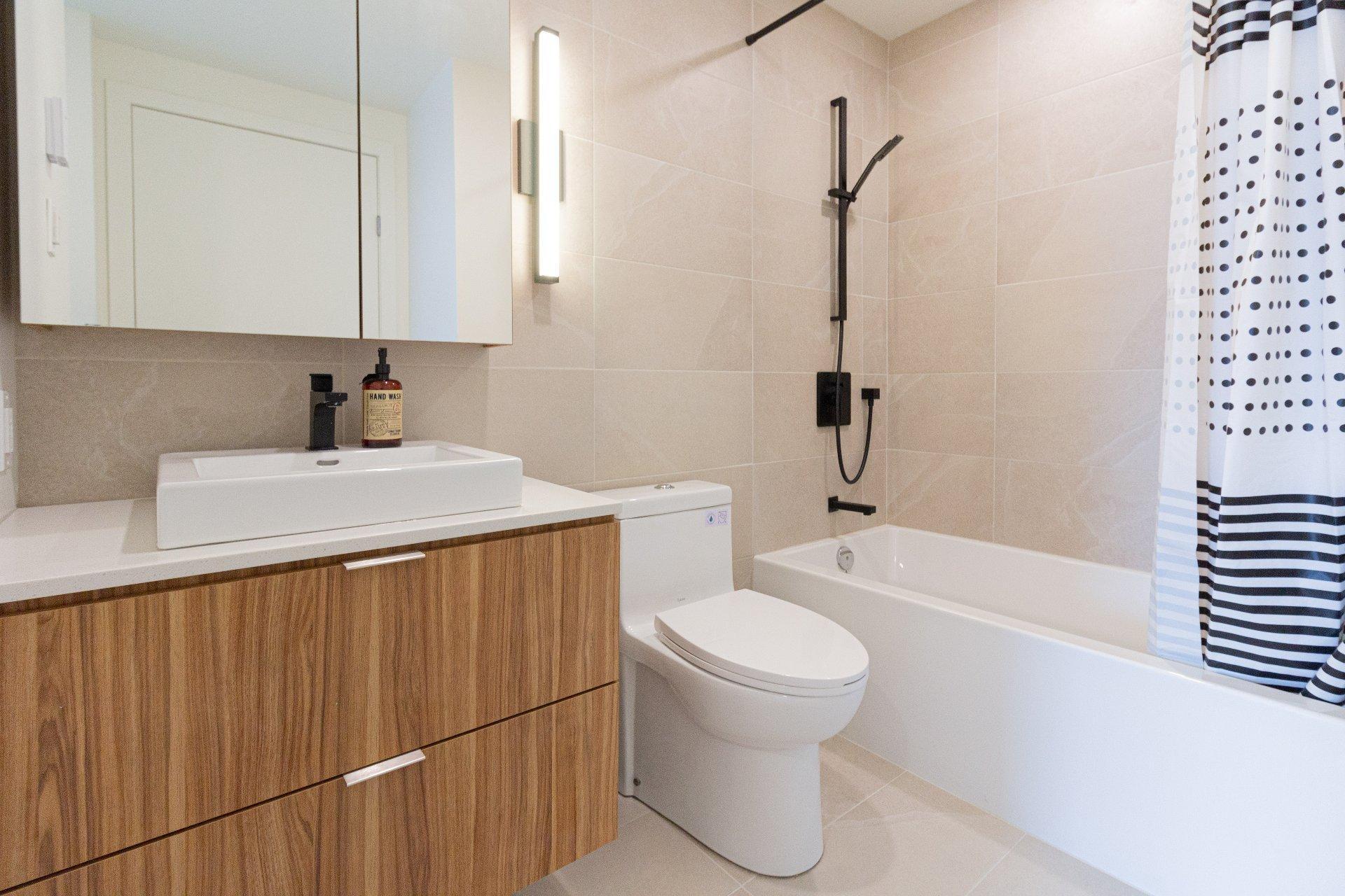









200


Boul. Marcel-Laurin

, 709,
Montréal (Saint-Laurent),




QC
H4M0B1

