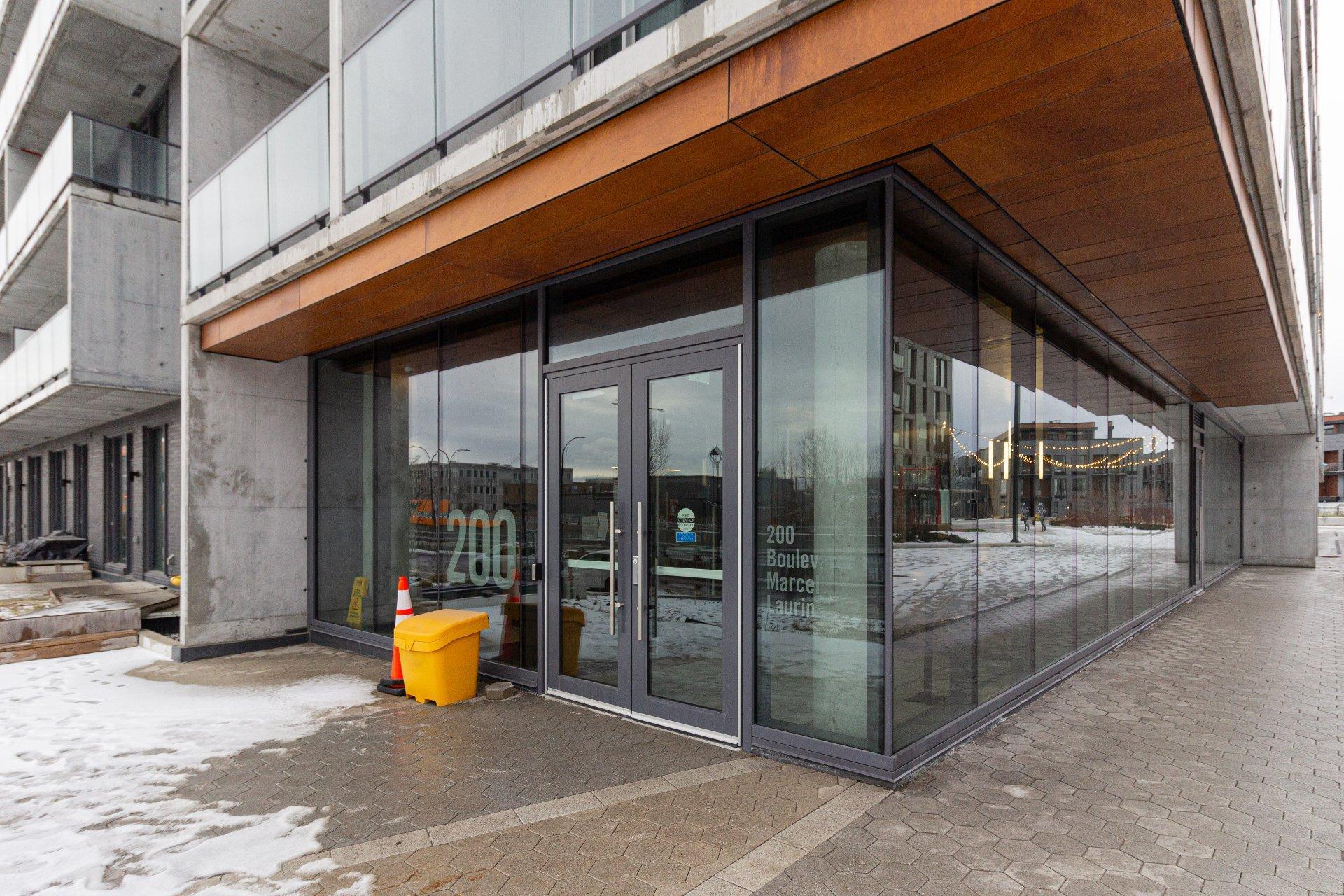 









200


Boul. Marcel-Laurin

, 709,
Montréal (Saint-Laurent),




QC
H4M0B1

