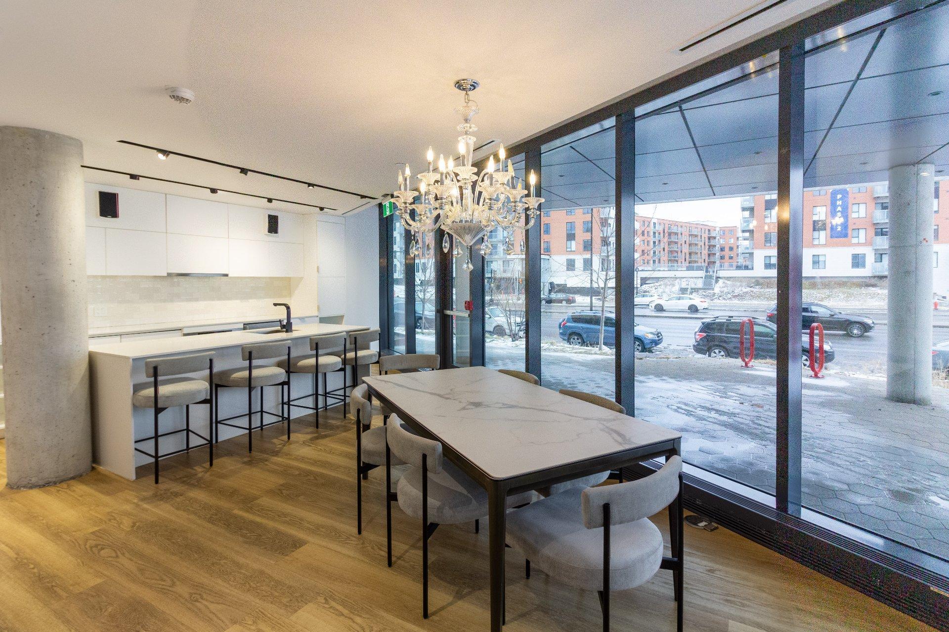 









200


Boul. Marcel-Laurin

, 709,
Montréal (Saint-Laurent),




QC
H4M0B1

