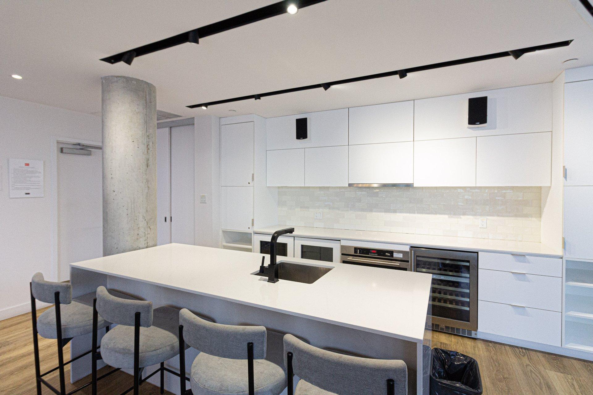 









200


Boul. Marcel-Laurin

, 709,
Montréal (Saint-Laurent),




QC
H4M0B1

