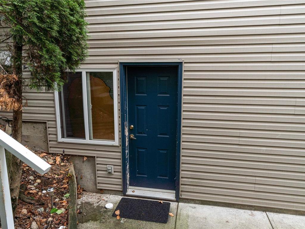 









1394/1396


Graham

Cres,
Nanaimo,




BC
V9S 2E3

